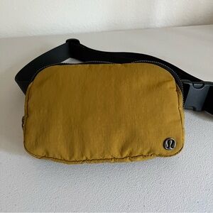 Lululemon Everywhere Belt Bag in Gold Spice